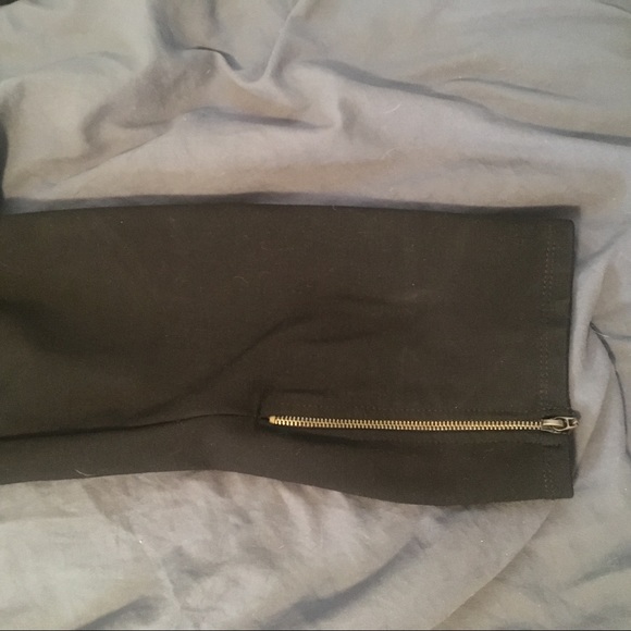 Black max studio ankle pants with zipper detail - Picture 2 of 3